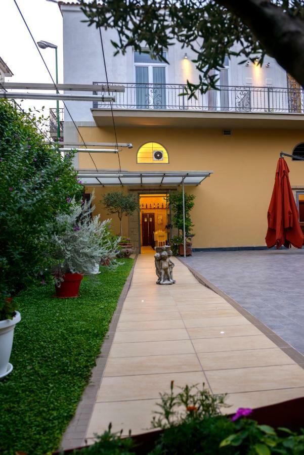 Bocca Di Bacco Bed and Breakfast Cimitile Exteriör bild
